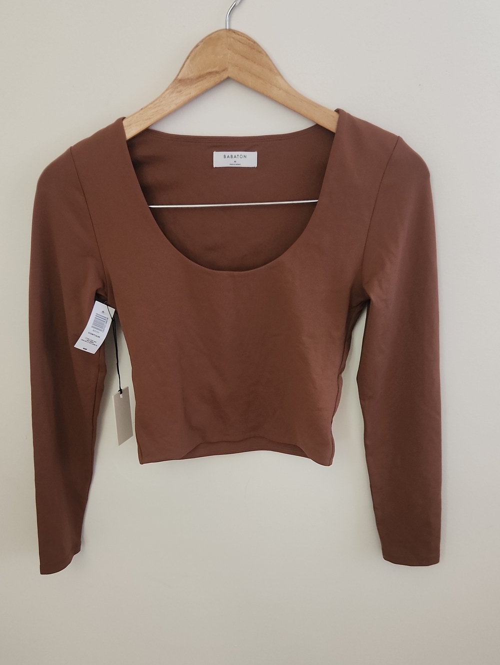 NWT Babaton Contour Scoop-Neck Long-Sleeve Crop Top Epicurean Brown Medium